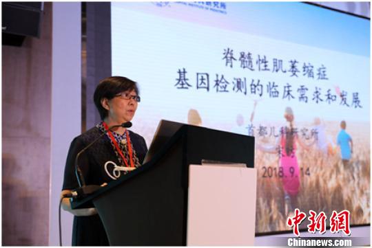北京医学会遗传学分会主任委员宋昉教授指出，治疗SMA不能单靠药物和医生，家庭的作用十分重要。　芊烨 摄